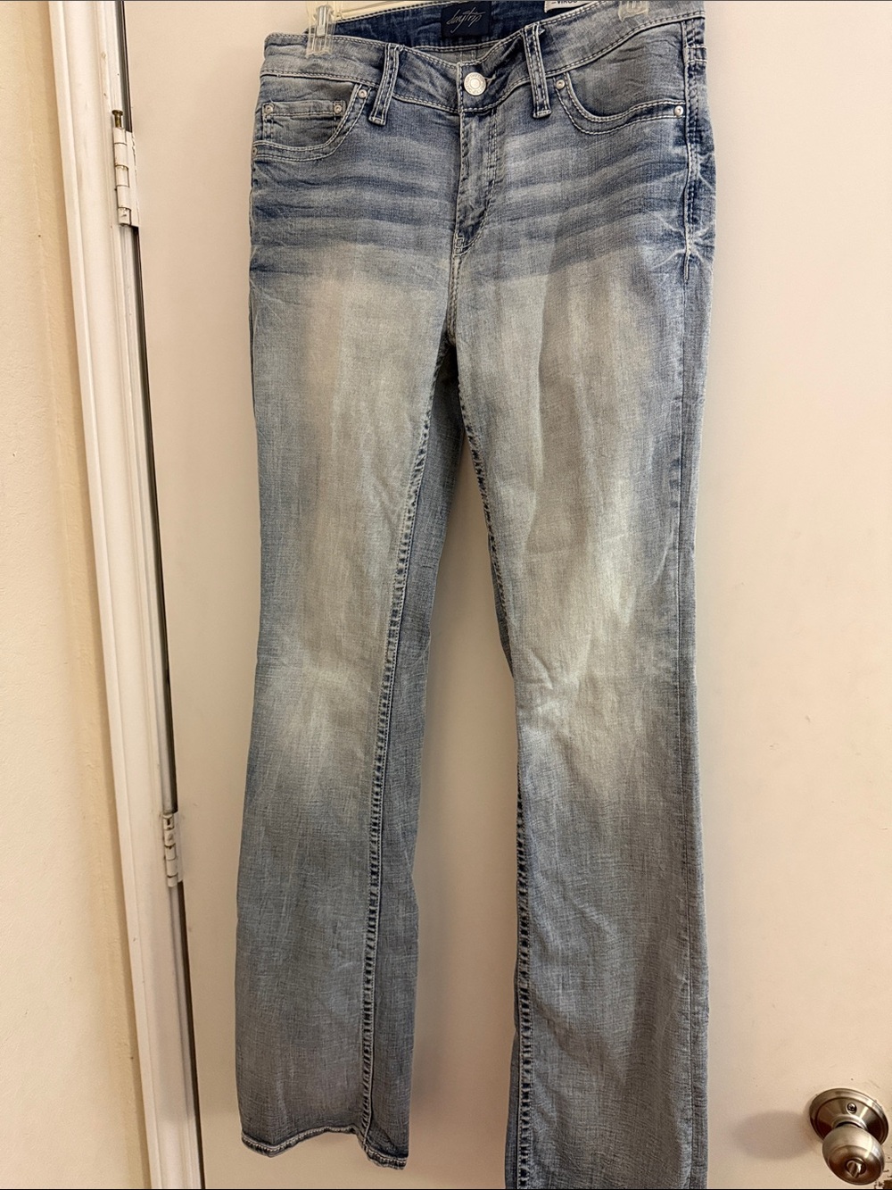 Day trip Light Wash Women’s Straight-Leg Jeans
